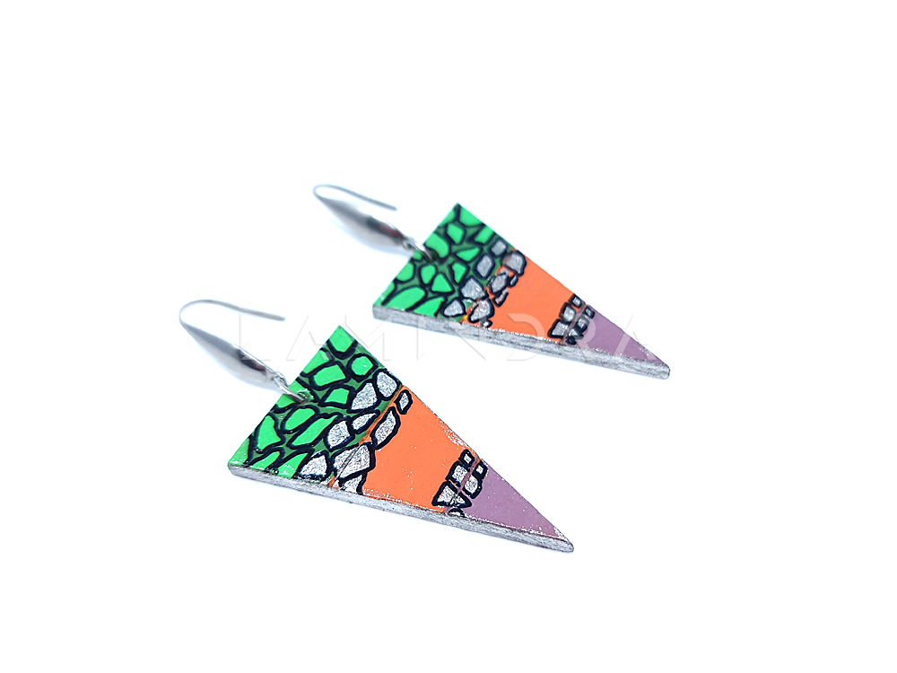 Fülbevalók, kézműves ékszerek: FU028, Kézzel festett, háromszög alakú, színes nemesacél fülbevaló